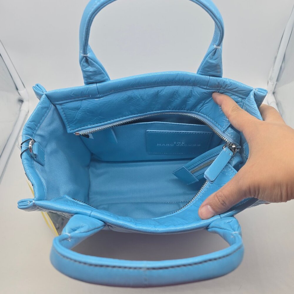 Marc Jacobs The Tote Bag Small Crinkle Patent Leather Air Blue - Picture 7 of 9
